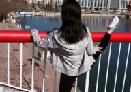 桥上拍摄的小姐姐叫什么,邂逅那位叫“小桥”的美丽小姐姐